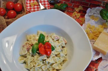 No-Brainer Garlic Cheese Pasta