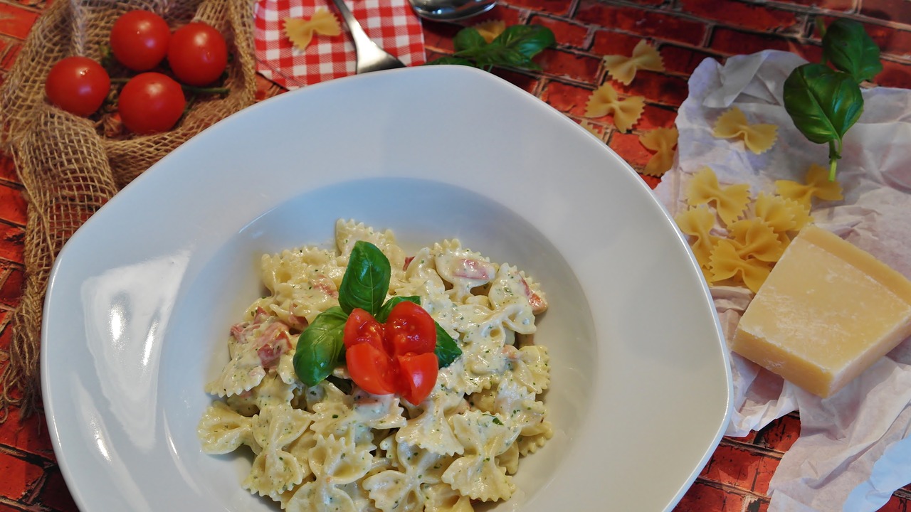 No-Brainer Garlic Cheese Pasta