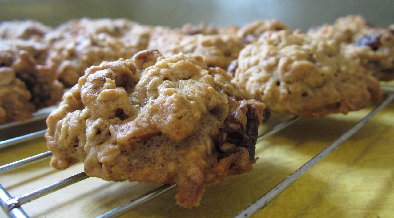 Oatmeal Raisin Persimmon Cookies