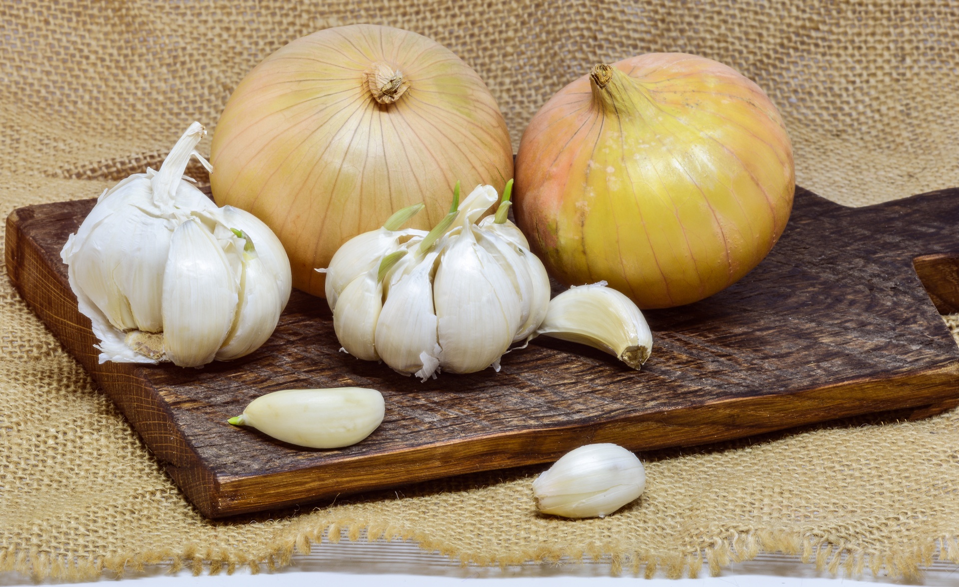 Onion-Garlic Bubble Bread