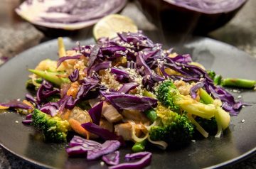 Sweet and Sour Stir-Fry Shrimp With Broccoli and Red Bell Pepper