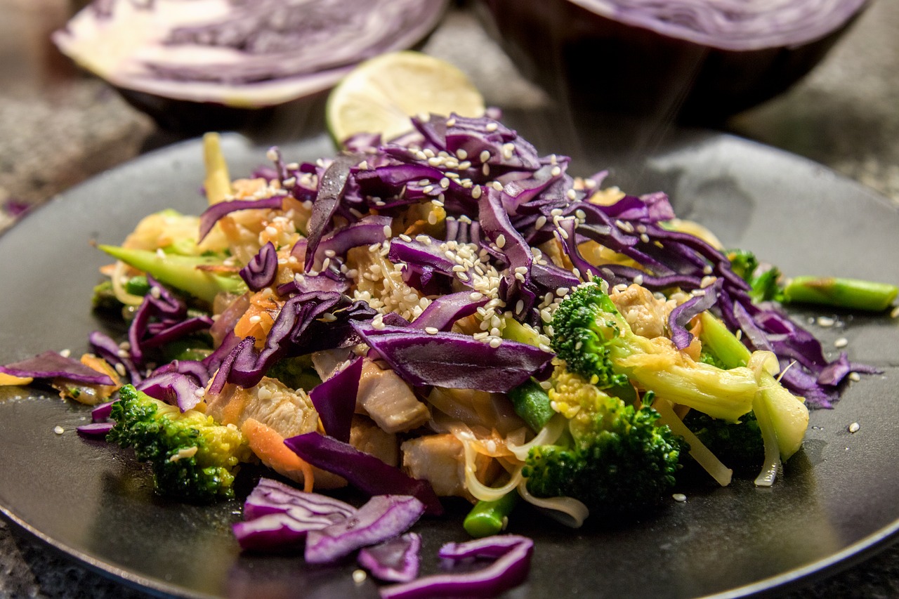 Sweet and Sour Stir-Fry Shrimp With Broccoli and Red Bell Pepper