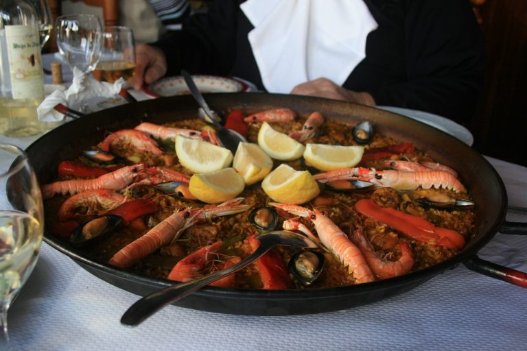 Paella-Style Shellfish Pasta