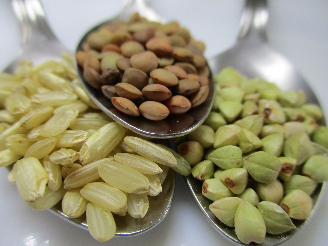 Pakistani Rice with Lentils and Nut Sauce