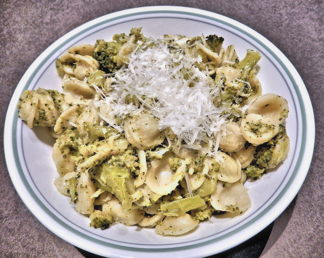 Pasta with Broccoli and Walnuts