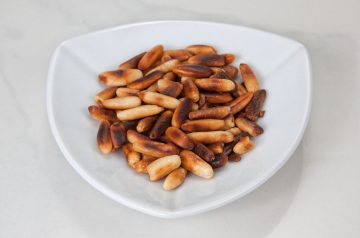 Pasta With Currants and Pine Nuts