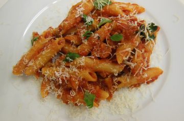 Pasta With Spiced Tomato Basil Sauce