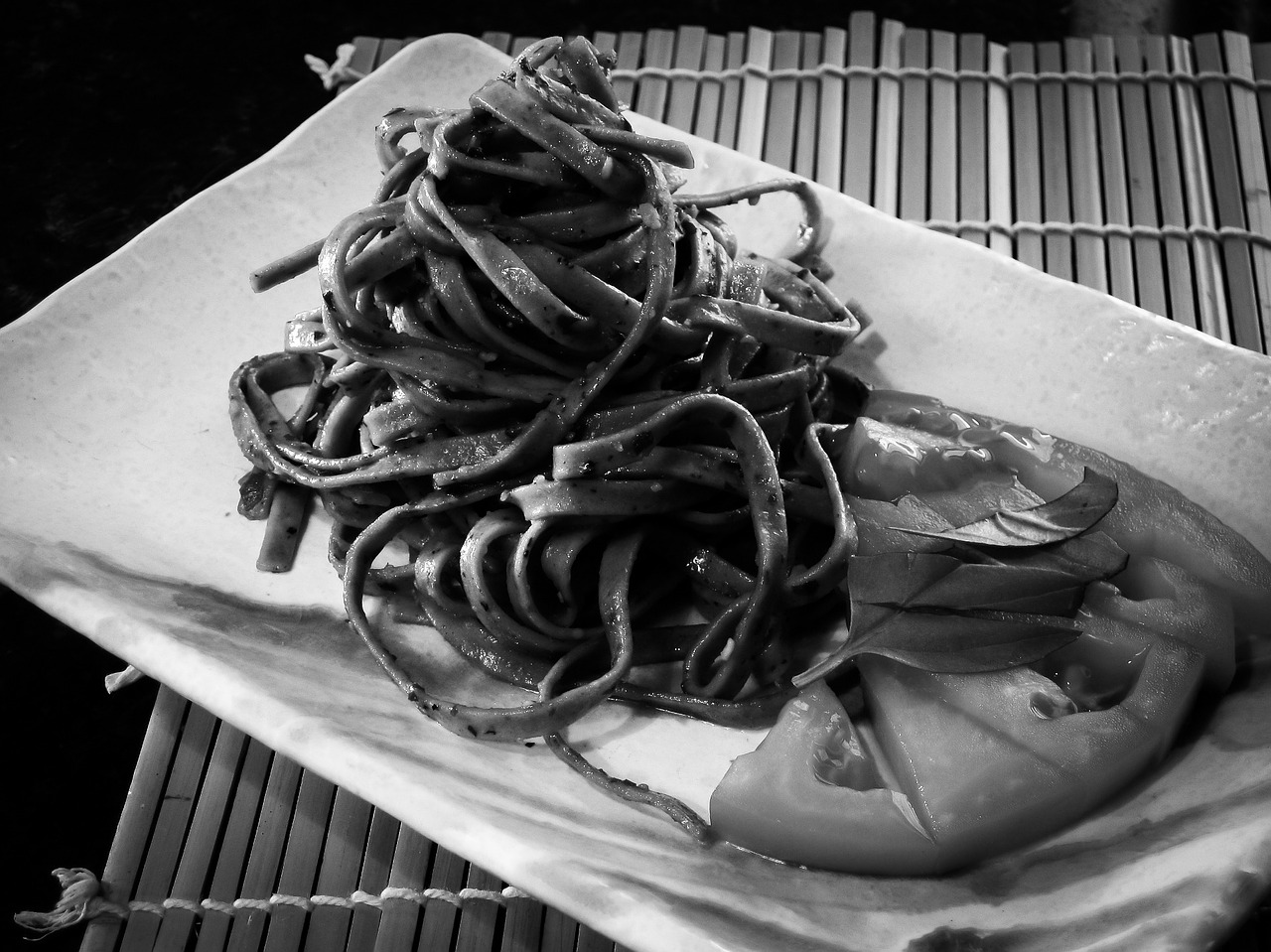 Pasta With Tomato and Pesto