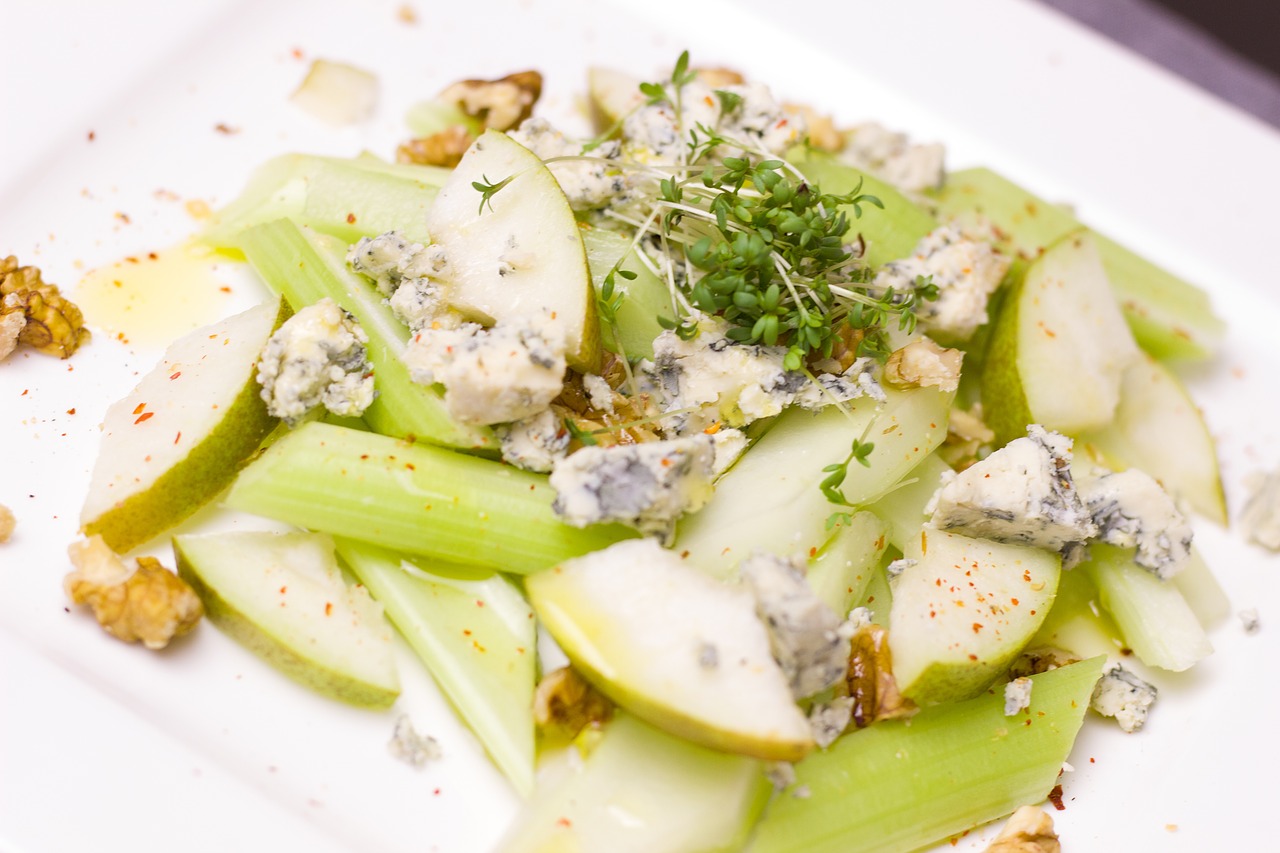 pear and blue cheese salad