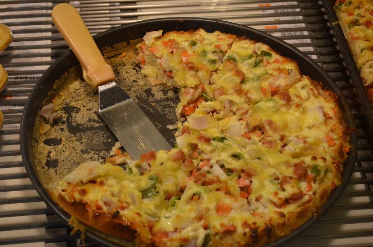 Easy Deep Dish Pizza