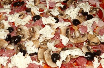 Four Cheese Pizza With Tomatoes