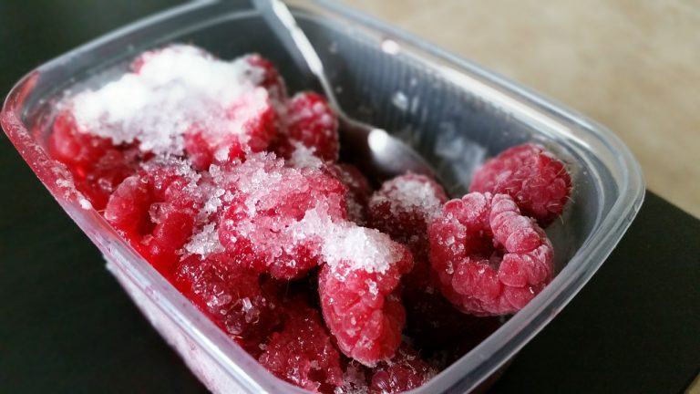 Raspberry Frozen Yogurt