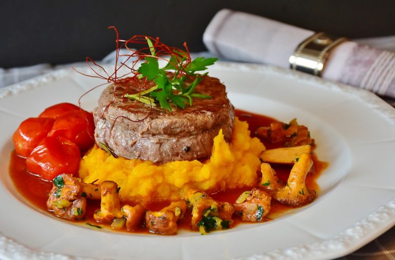 Salisbury Steak with Wine Sauce