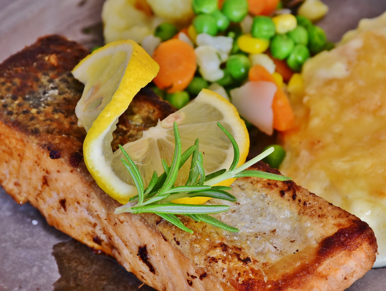 Grilled Salmon With Vegetables