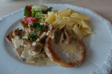 Schnitzel in Mushroom Sauce (Not Breaded)