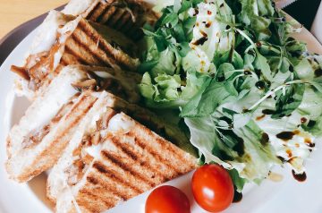 Simple Tomato Sandwich