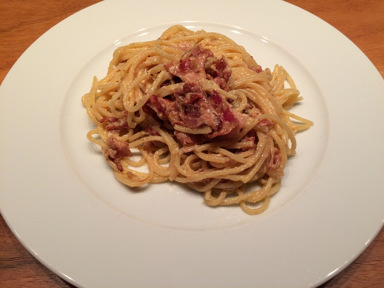 Spaghetti Topped With Crispy Bacon and Breadcrumbs