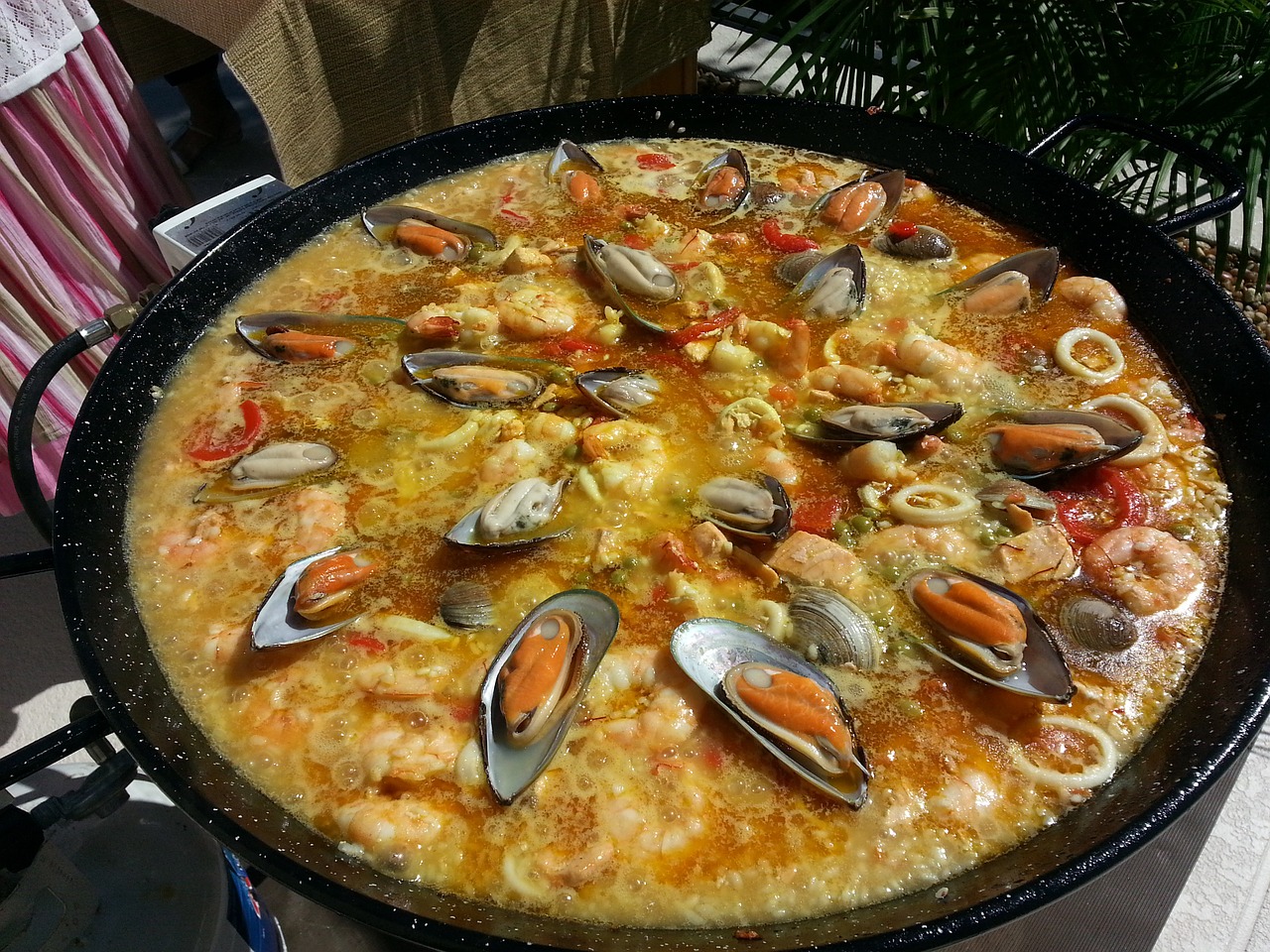 Spanish Paella (with Chicken and Seafood)