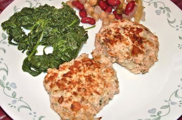 Grilled Salmon Spinach Salad