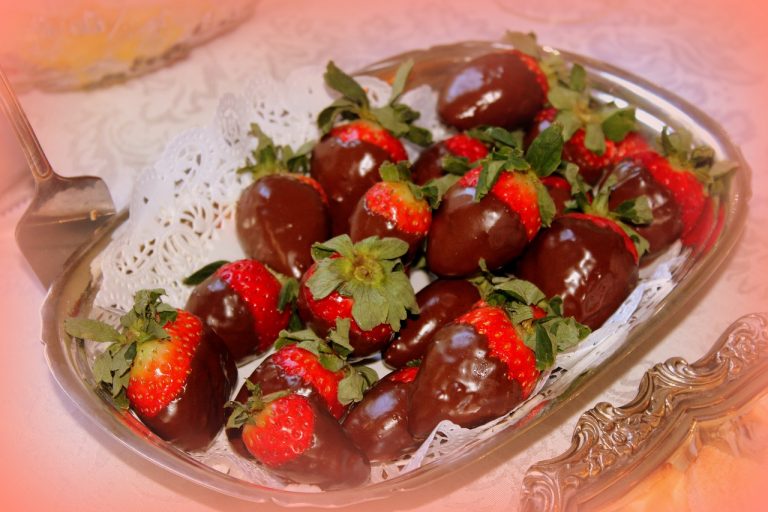 South Beach Chocolate-Dipped Strawberries