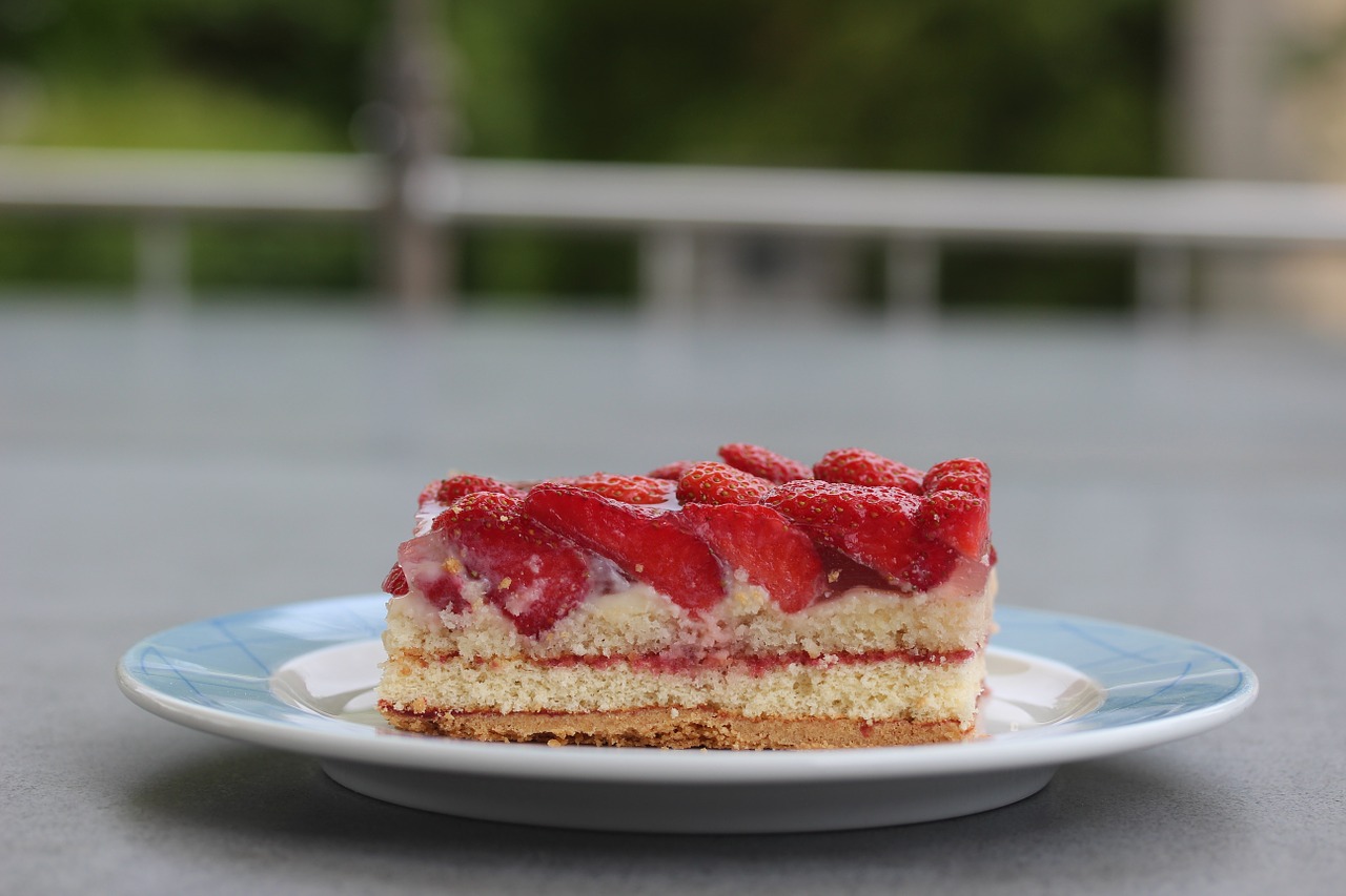 Strawberry Shortcut Cake