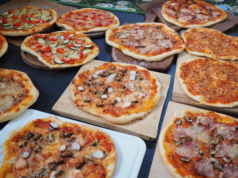 Tiny Pizzas