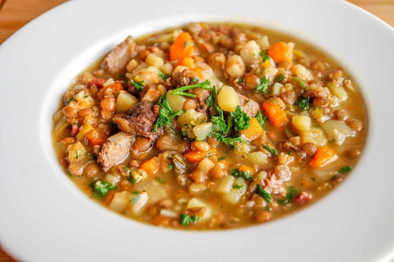 Yemiser W'et (spicy lentil stew)
