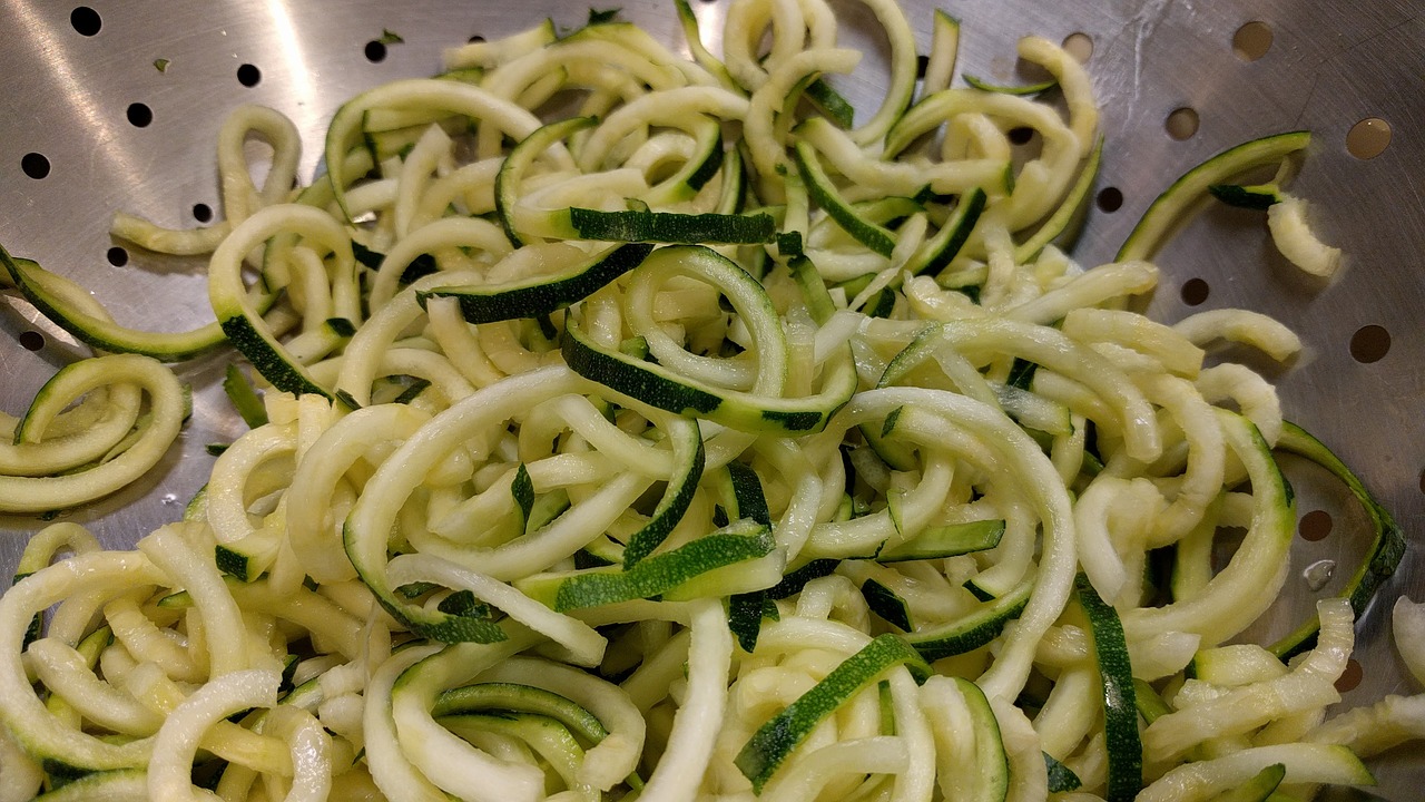 Herbed Zucchini Noodles (Low-Fat)