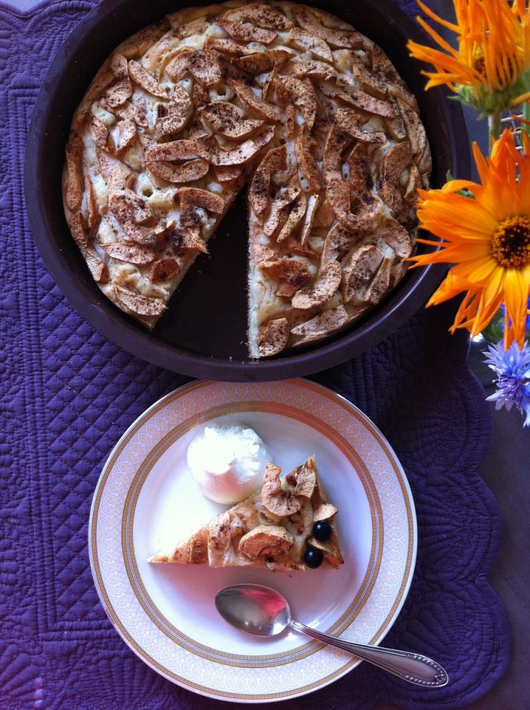 Apple Cinnamon Pecan Cake