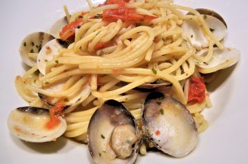 Clams With Tomato and Basil