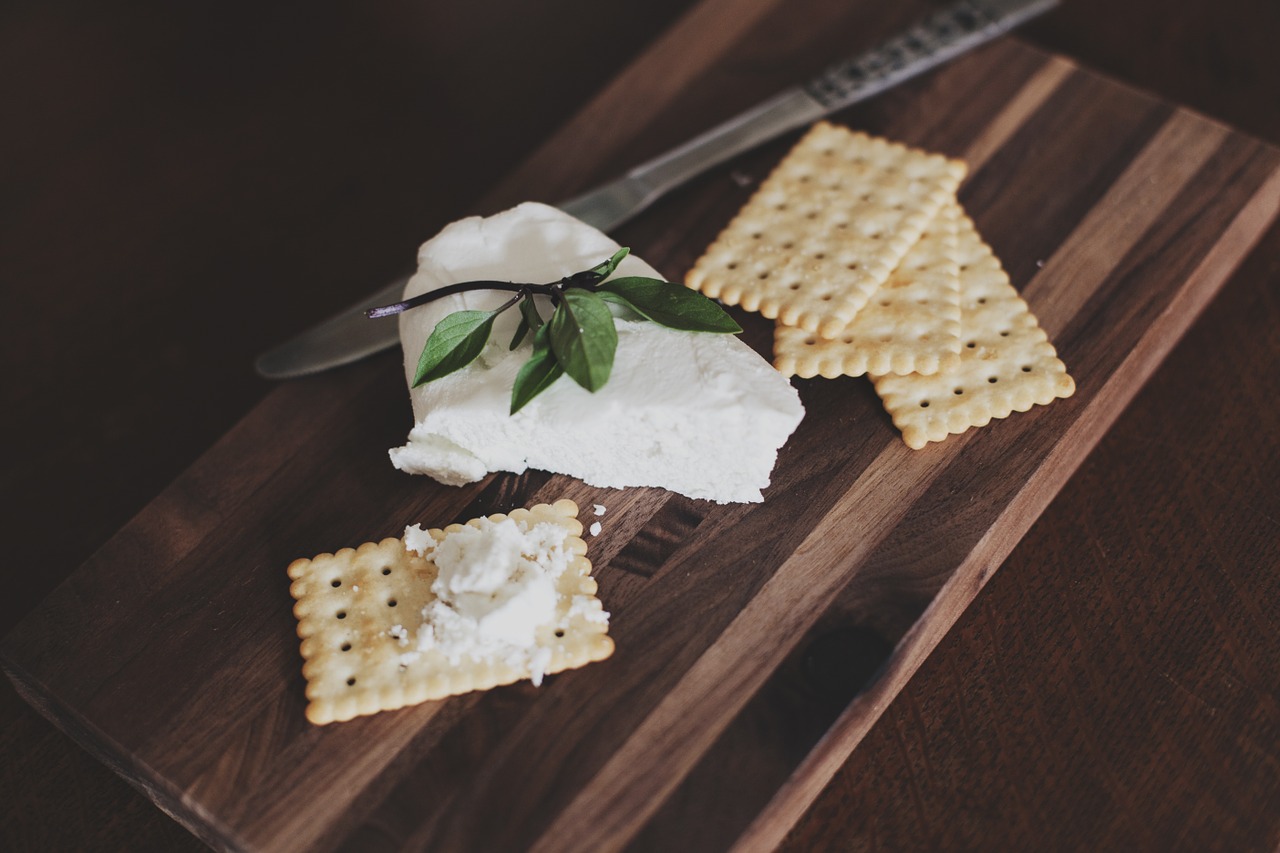 Emily's Cheese and Tomato Cracker Appetizer