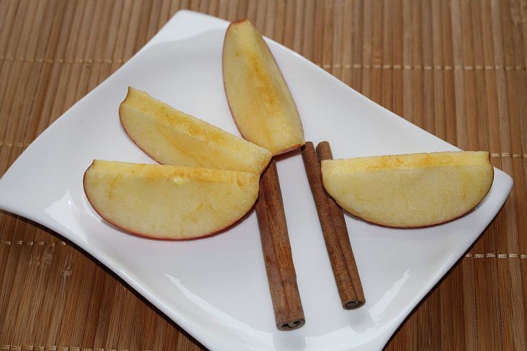 Pikelets With Cinnamon Apple Slices
