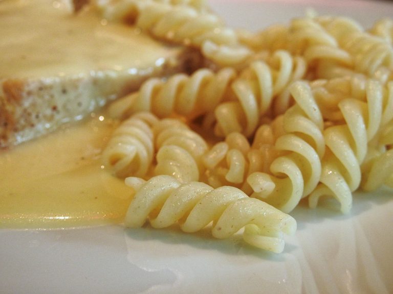 Easy Cheesy Chicken With Pasta