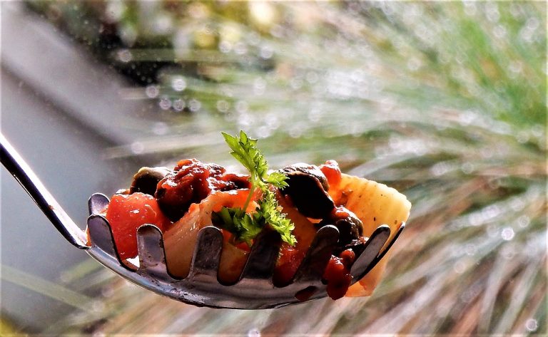 Tomato Pasta With Olives