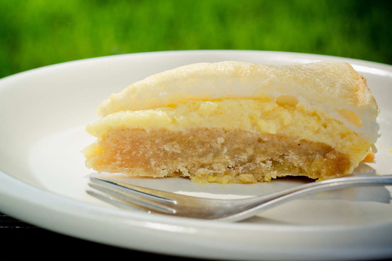 Lemon-Filled Meringue Cake