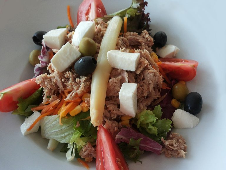 Tuna and Asparagus With Creamy Lemon Curry Sauce