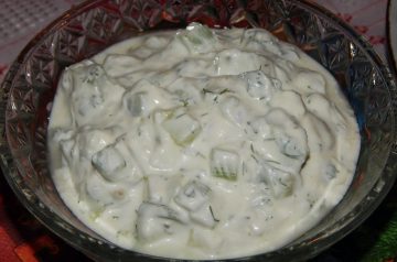 Mast O Khiyar (Yogurt and Cucumbers)