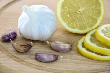 How to mince garlic