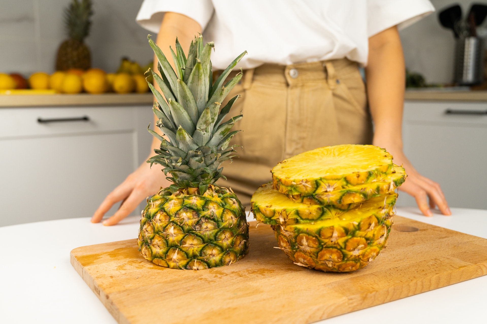 How to cut pineapple