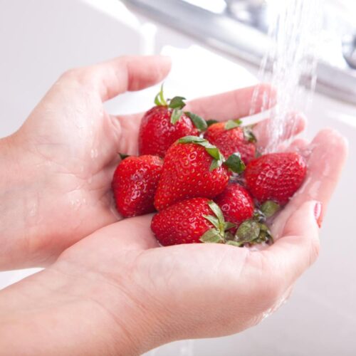 How to wash strawberries